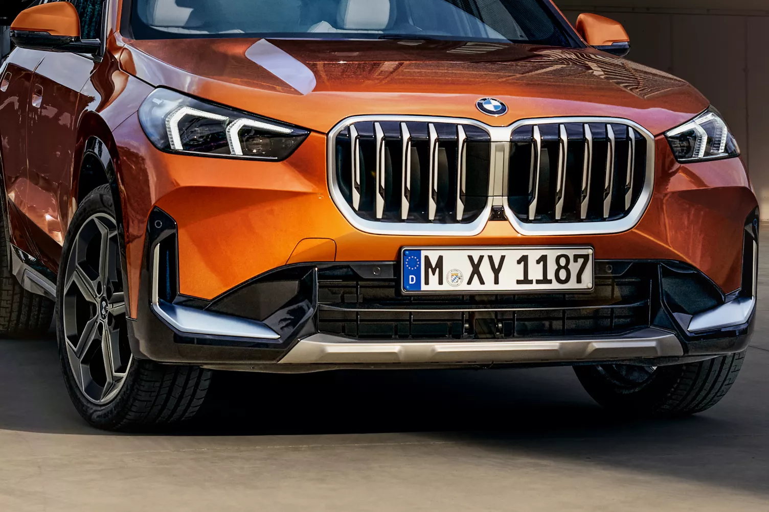 【意外と大きい？】BMW X1のサイズ感と選び方を徹底解説！競合SUVとの違いも比較