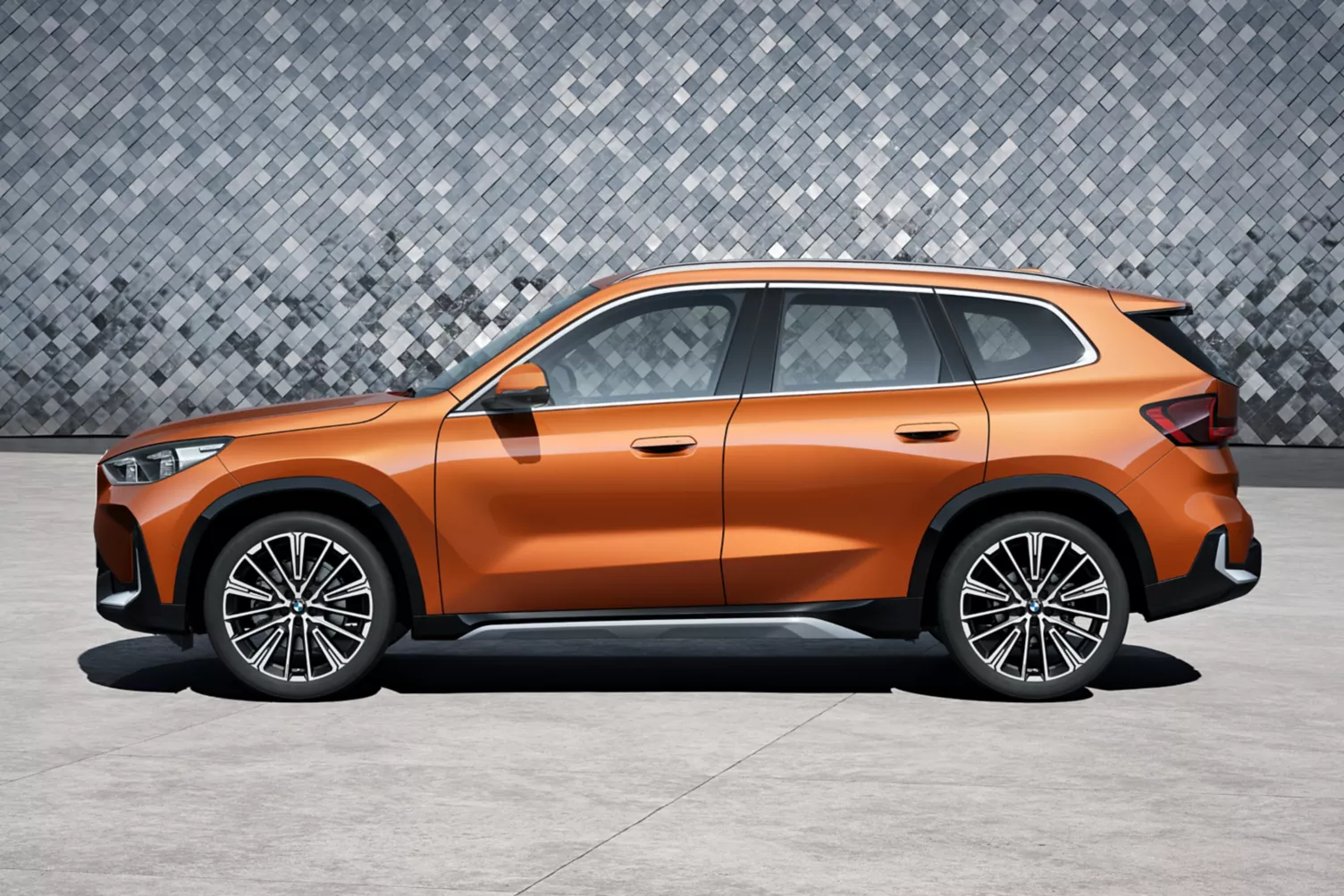 【なぜ不人気？】BMW X1が敬遠される5つの理由と賢い選び方を徹底解説！